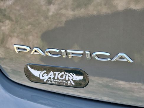 Used 2020 Chrysler Pacifica Touring w/ Advanced Safetytec Group FWD image 6