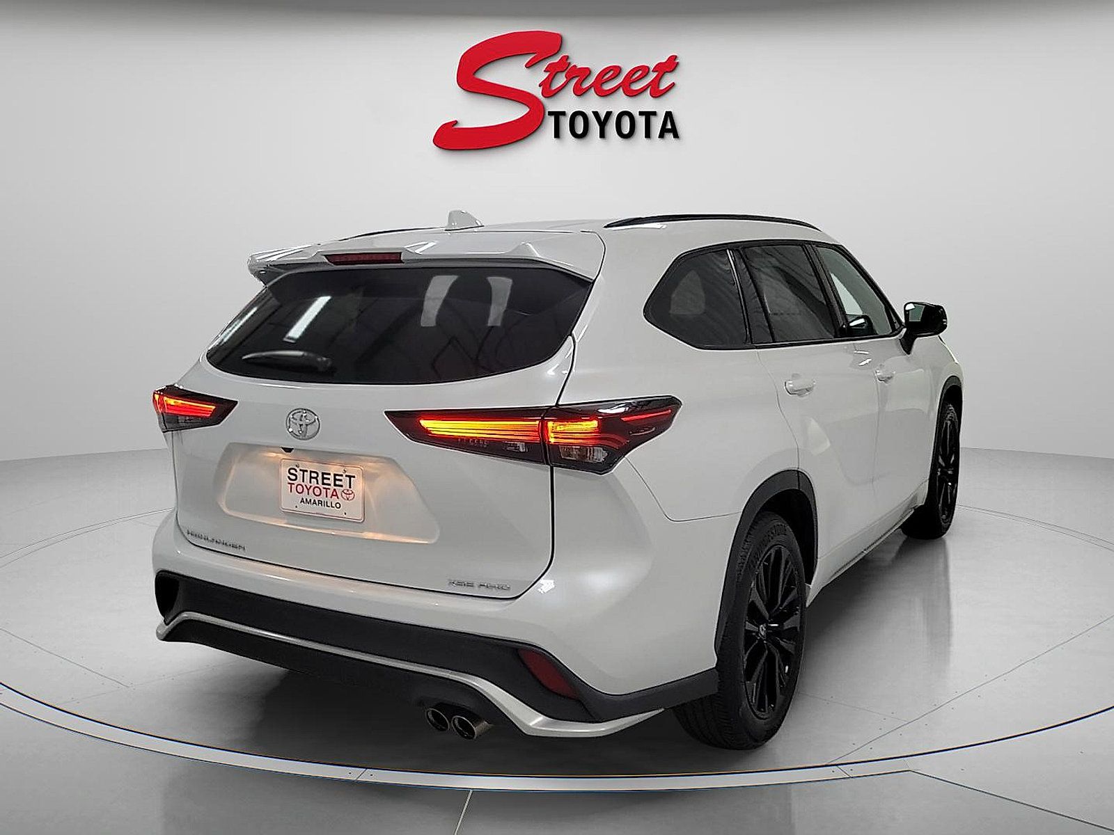 Certified 2025 Toyota Highlander XSE AWD/4WD image 4