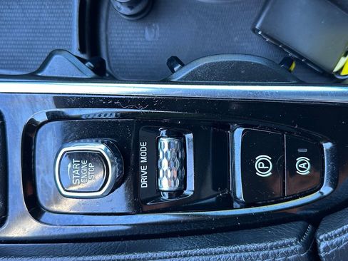 Used 2018 Volvo XC90 T5 Momentum w/ Convenience Package image 28