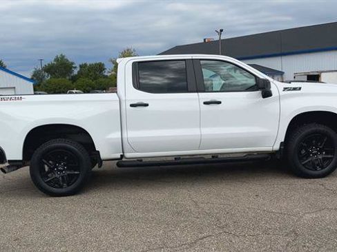 Used 2025 Chevrolet Silverado 1500 Custom Trail Boss w/ Turbomax Blackout Package AWD/4WD image 9