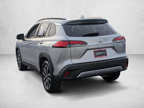 Used 2024 Toyota Corolla Cross XLE image 8