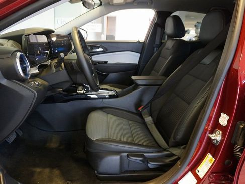 Certified 2025 Chevrolet Trax LT w/ LT Convenience Package image 10