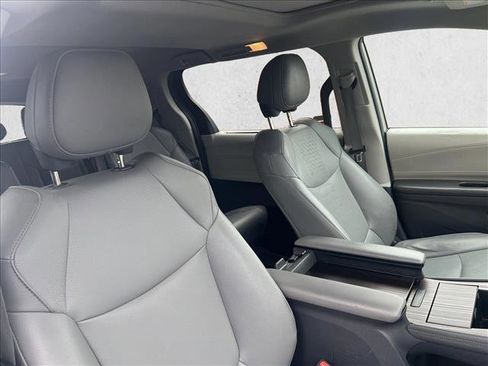 Used 2023 Toyota Sienna XLE image 24
