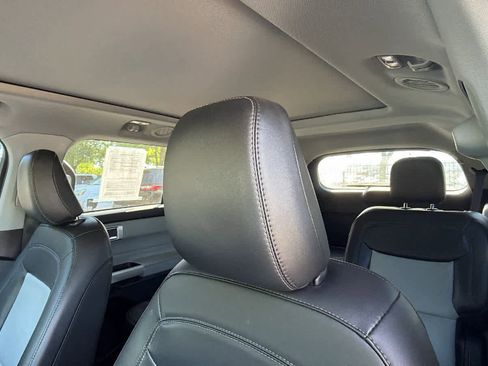Used 2022 Ford Explorer XLT w/ Equipment Group 202A RWD image 11