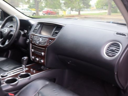 Used 2016 Nissan Pathfinder Platinum AWD/4WD image 17