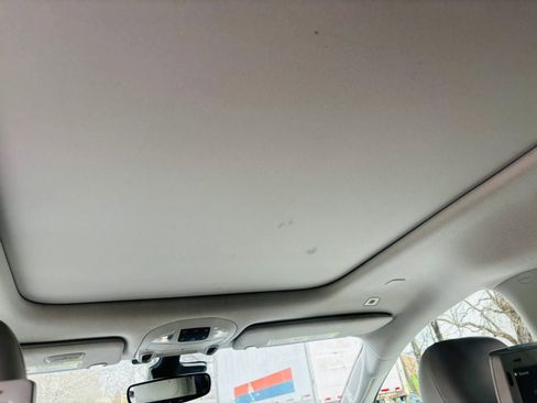 Used 2018 Chrysler Pacifica Limited w/ Advanced Safetytec Group FWD image 11