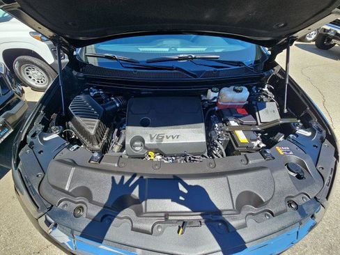 Used 2023 Chevrolet Traverse LT FWD image 29