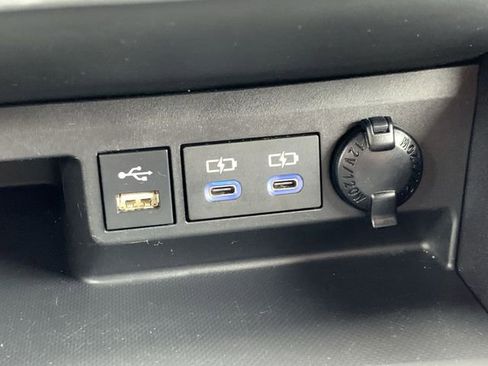 Used 2022 Toyota Highlander XLE image 27