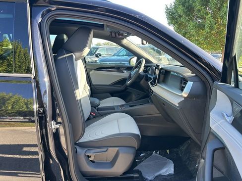 New 2026 Volkswagen Tiguan SE R-Line FWD image 42