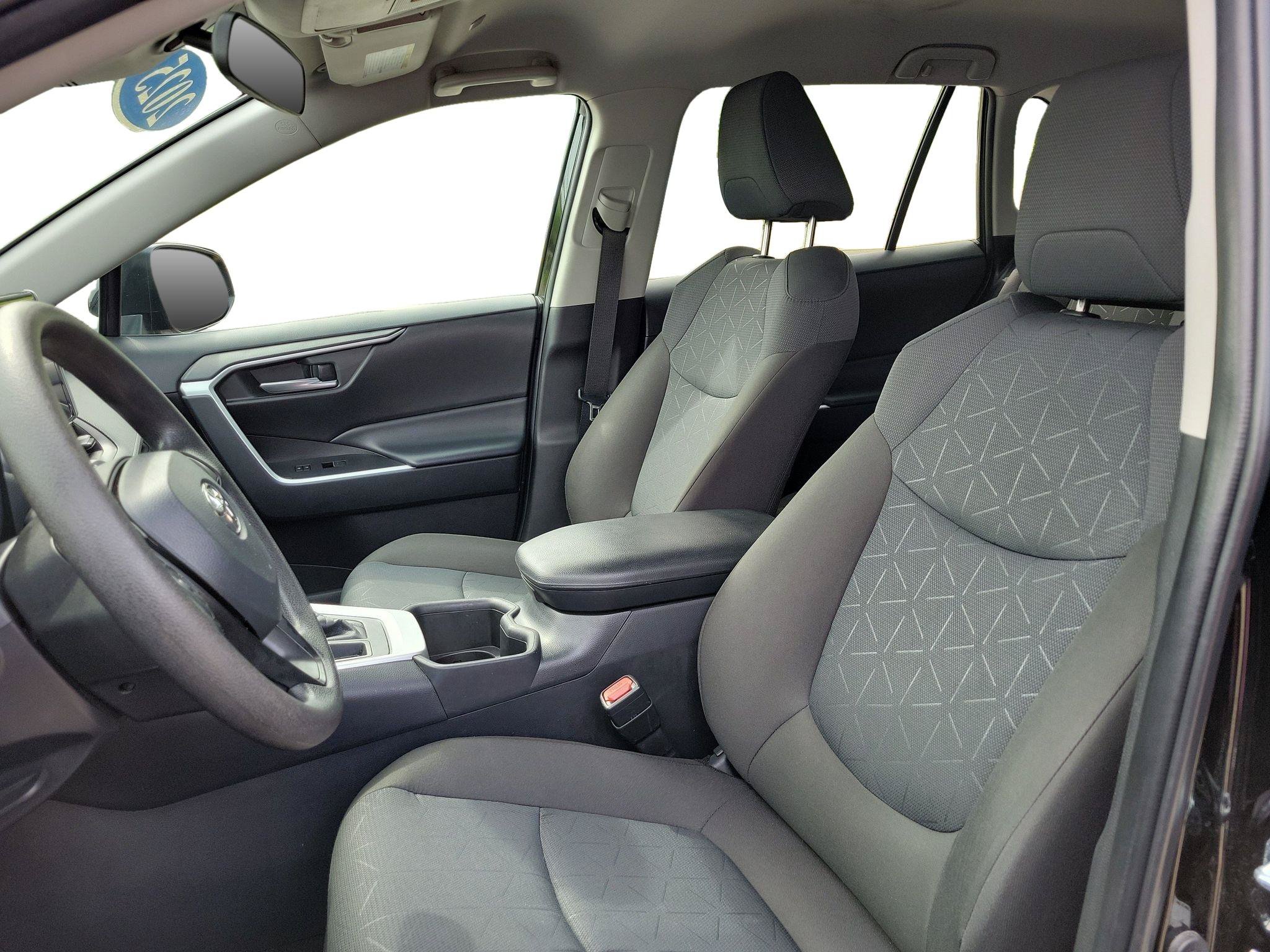 Used 2025 Toyota RAV4 XLE FWD image 5