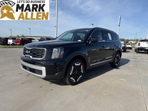 Used 2025 Kia Telluride S image 2