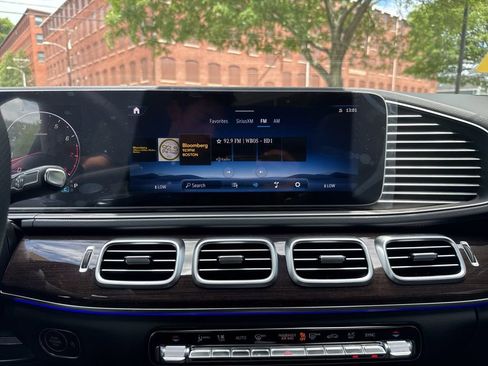 Used 2025 Mercedes-Benz GLS 450 4MATIC image 37