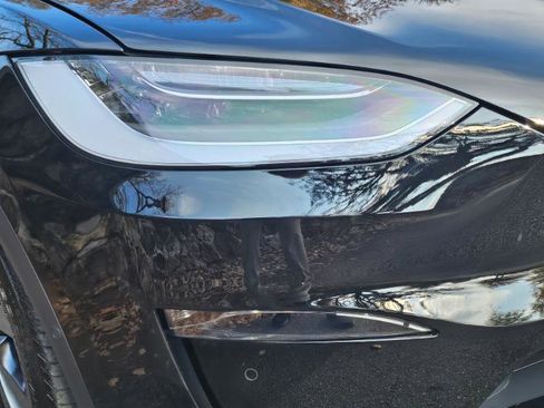 Used 2022 Tesla Model X image 30