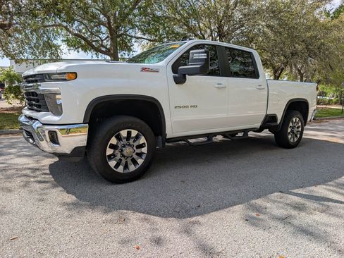 Used 2024 Chevrolet Silverado 2500 LT image 3
