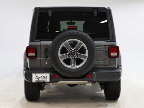 Used 2019 Jeep Wrangler Unlimited Sahara AWD/4WD image 6