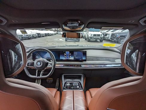 Used 2023 BMW 760i xDrive AWD/4WD image 43