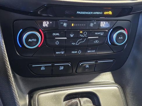 Used 2022 Ford Transit Connect XLT image 19