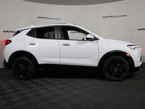 Used 2024 Buick Encore GX Sport Touring FWD image 4