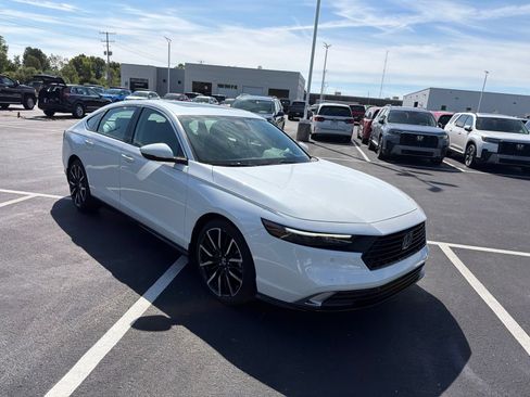 Used 2023 Honda Accord Touring image 8
