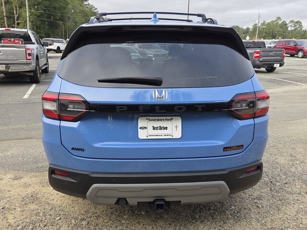 Used 2025 Honda Pilot TrailSport image 13