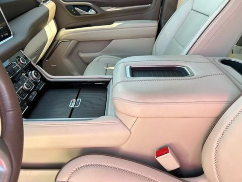 Used 2021 GMC Yukon Denali w/ Denali Premium Package AWD/4WD image 34