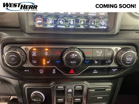 Used 2022 Jeep Wrangler Unlimited Sahara w/ Cold Weather Group AWD/4WD image 5