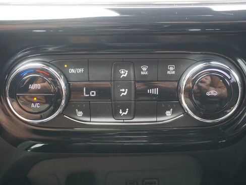 Used 2024 Chevrolet Trax RS w/ Sunroof Package FWD image 14
