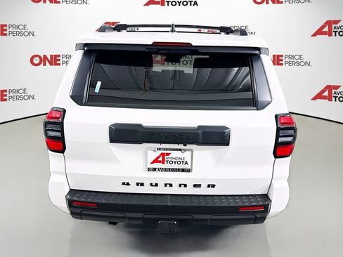 Used 2025 Toyota 4Runner SR5 AWD/4WD image 7