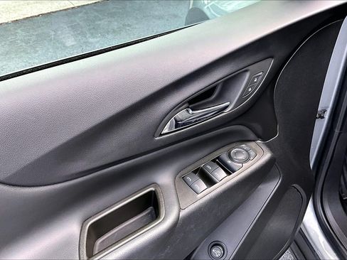 Used 2023 Chevrolet Equinox LT FWD image 19