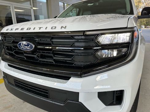 New 2025 Ford Expedition Active image 2