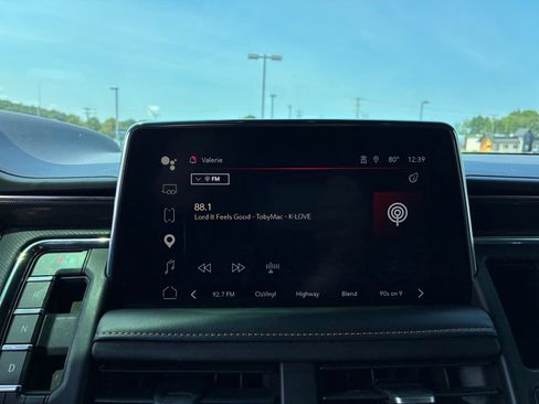 Used 2023 GMC Yukon XL AT4 w/ Technology Package AWD/4WD image 13