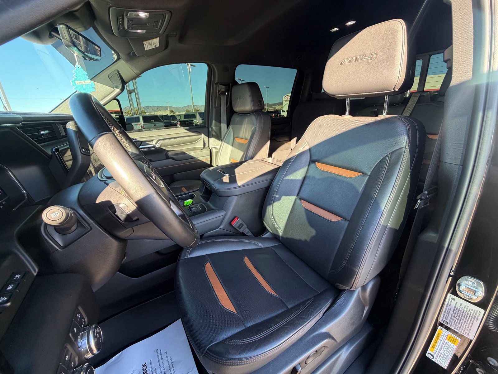 Used 2024 GMC Sierra 2500 AT4 w/ Technology Package AWD/4WD image 15