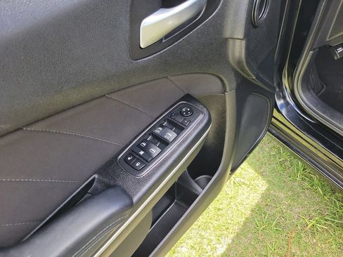 Used 2020 Dodge Charger SXT RWD image 16