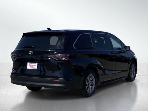 Certified 2026 Toyota Sienna LE FWD image 8