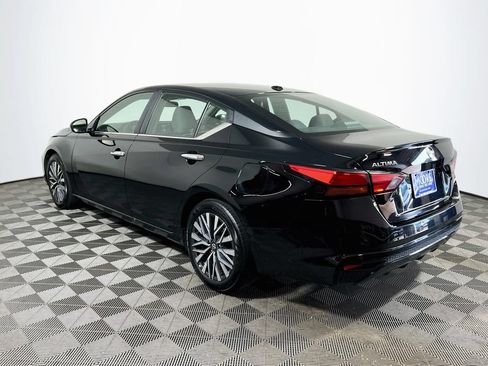 Used 2025 Nissan Altima 2.5 SV FWD image 5