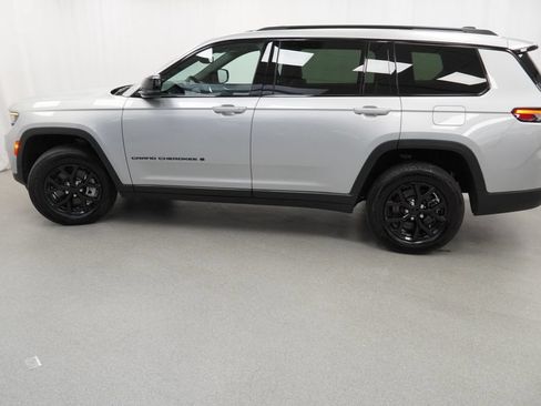 Certified 2024 Jeep Grand Cherokee L Altitude AWD/4WD image 14