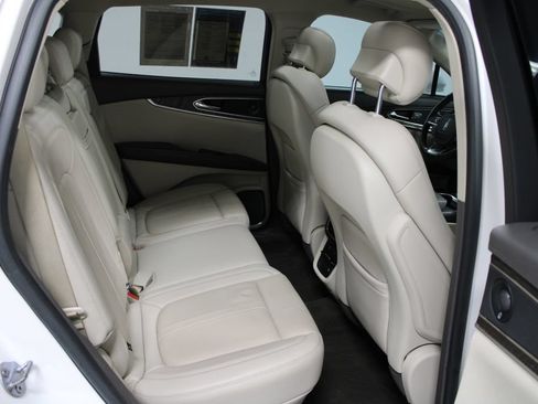 Used 2019 Lincoln Nautilus Reserve FWD image 32