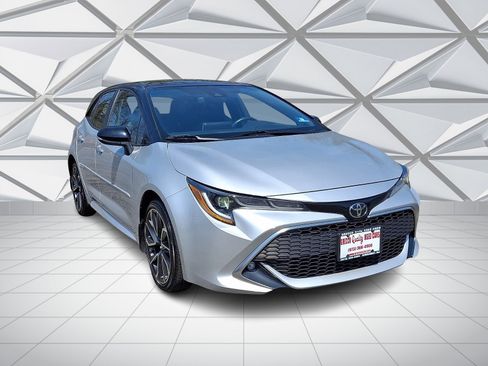 Used 2020 Toyota Corolla XSE FWD image 2