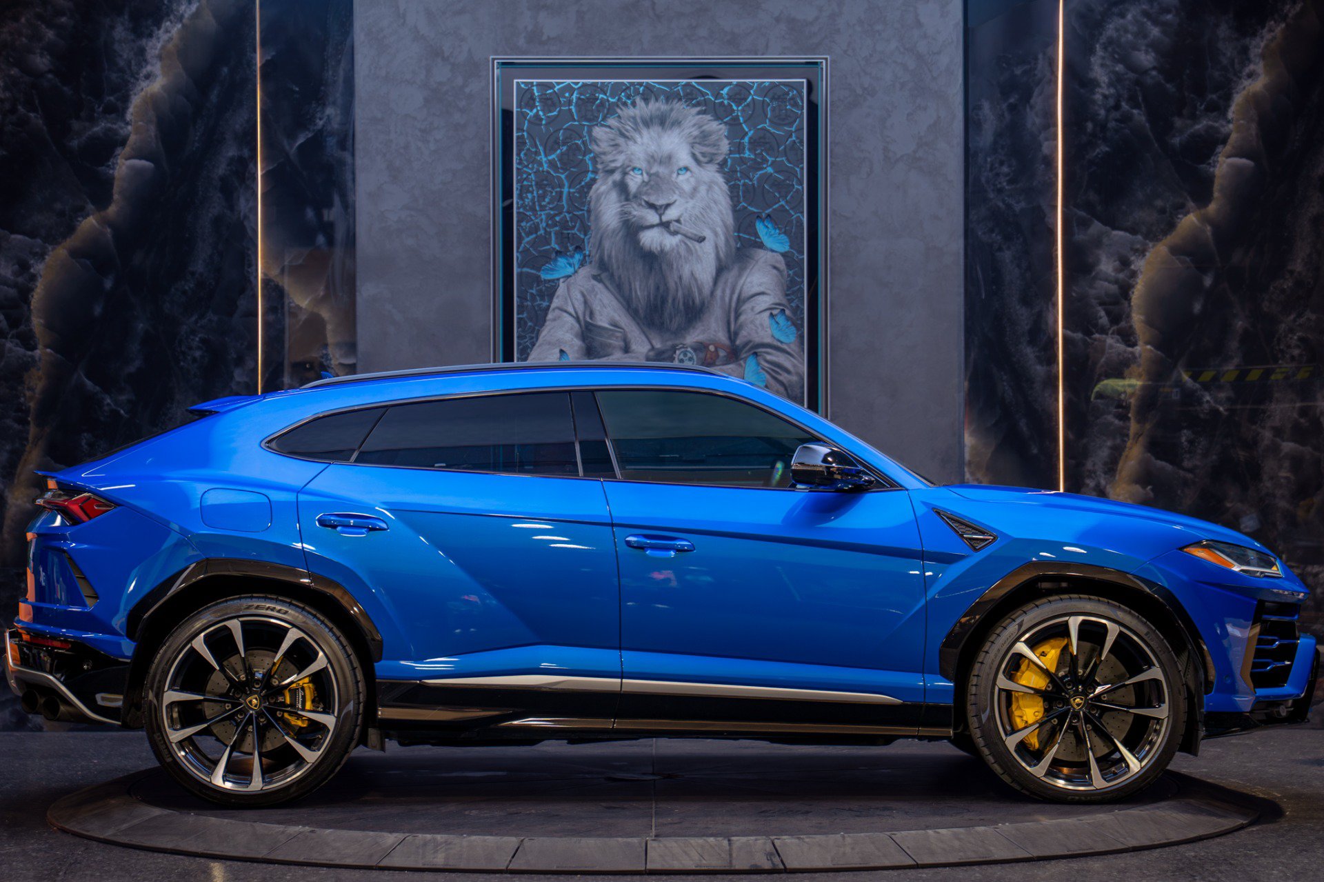 Used 2019 Lamborghini Urus AWD/4WD image 9