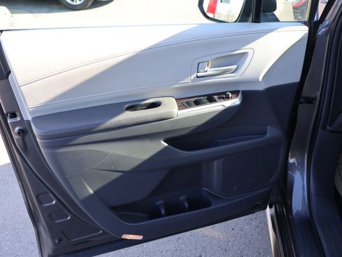Used 2024 Toyota Sienna XLE image 20