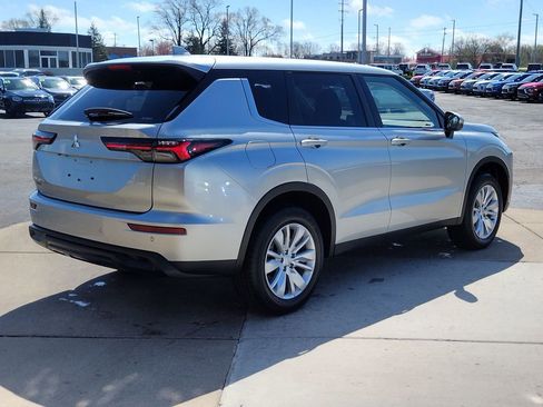 New 2026 Mitsubishi Outlander ES AWD/4WD image 15