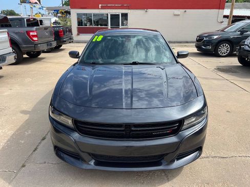 Used 2018 Dodge Charger SXT RWD image 3