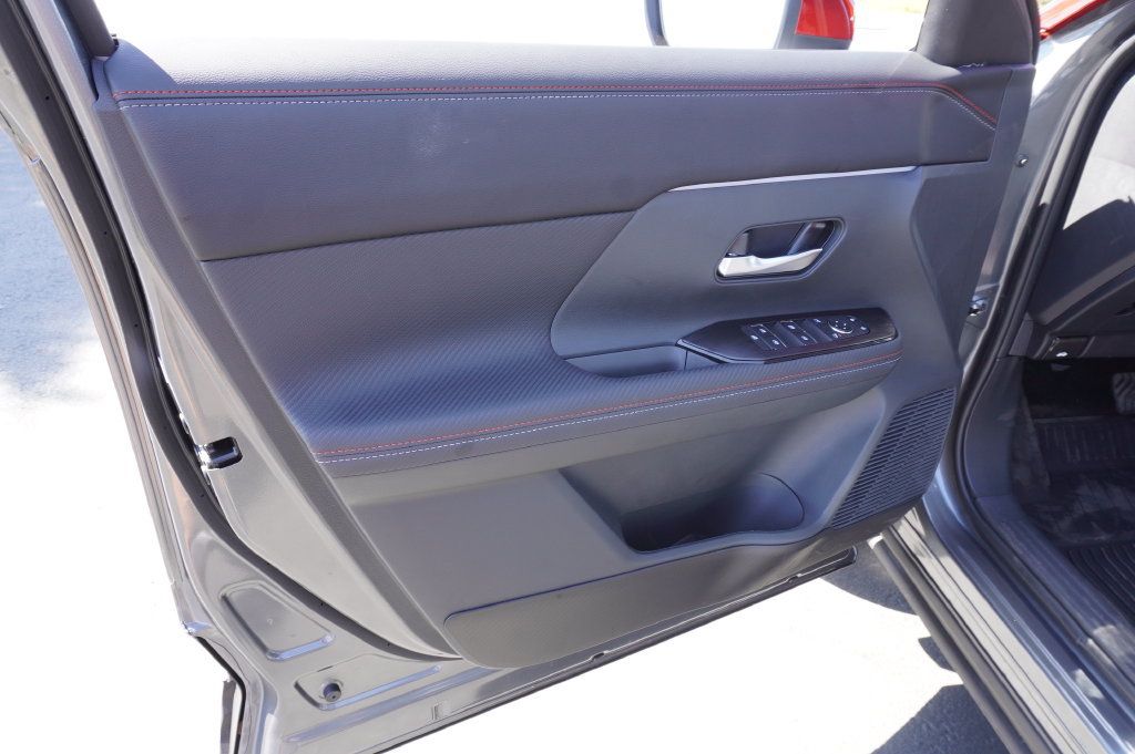 Certified 2025 Nissan Kicks SR FWD image 14
