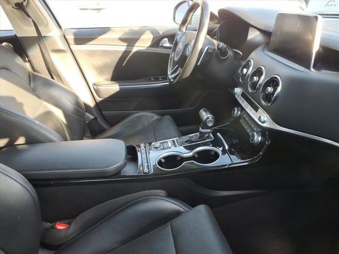 Used 2019 Kia Stinger Premium image 6