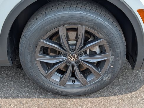 Certified 2022 Volkswagen Tiguan SE AWD/4WD image 15