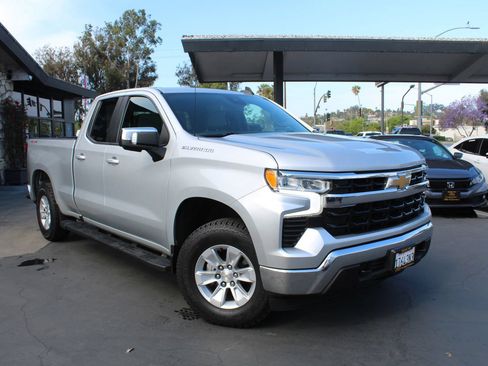 Used 2022 Chevrolet Silverado 1500 LT w/ Safety Package AWD/4WD image 7