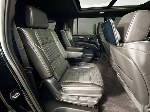 Used 2024 Cadillac Escalade ESV V image 33