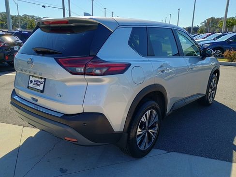 Used 2023 Nissan Rogue SV image 5