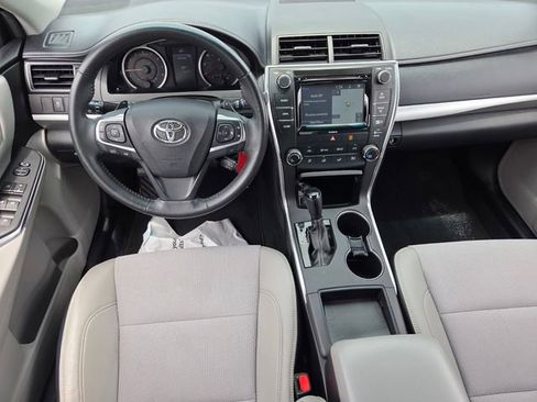 Used 2017 Toyota Camry SE w/ Moonroof Package FWD image 8