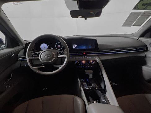 Used 2025 Hyundai Elantra SEL image 30